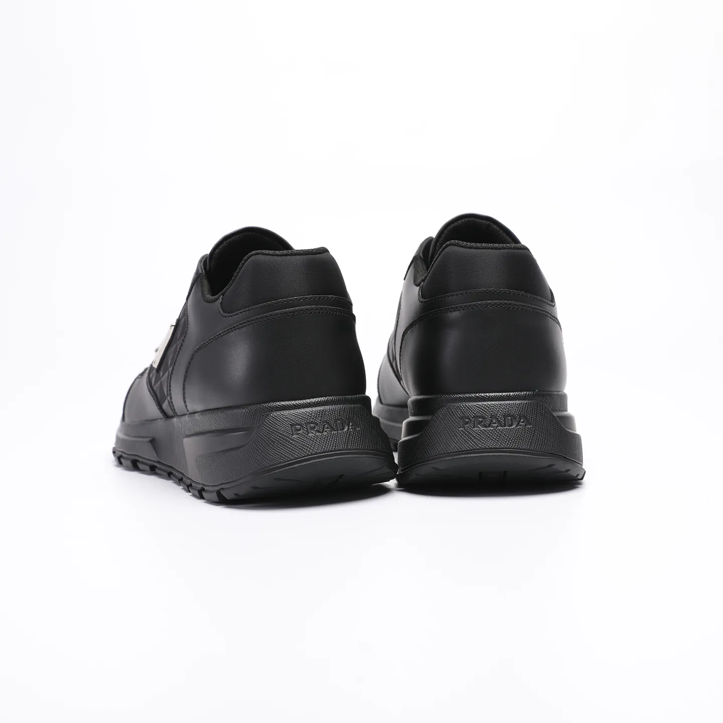 Batch 580 [PRADA] Men's shoes are popular in the counter, official website synchronization, high-quality shipments. Fabric: original cowhide with snakeskin. Lining: cowhide feet + cowhide lining. Outsole: original TPU + foam. Size: 38-46